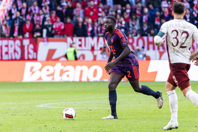 Germany: FC Augsburg vs. FC Bayern Munich, Bundesliga 1, Matchday 5, 2026–27 Season, WWK Arena, Augsburg; Dayot Upamecano, FC Bayern Munich, 2 on the ball, Augsburg, WWK Arena, Bayern, Germany Copyright: xBenedictxChristx