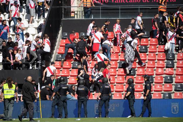 ESP LaLiga EA Sports Rayo Vallecano vs. Athletic Club The National Police cleared Rayo Vallecano fans from the stadium following the suspension of the LaLiga EA Sports match between Rayo Vallecano and Athletic Club, played at Vallecas Stadium in Madrid on October 10, 2026, in Spain. Spain Soccer Copyright: xAgenciaxLOFx