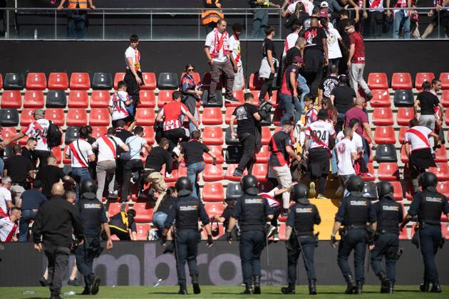 ESP LaLiga EA Sports Rayo Vallecano vs. Athletic Club The National Police cleared Rayo Vallecano fans from the stadium following the suspension of the LaLiga EA Sports match between Rayo Vallecano and Athletic Club, played at Vallecas Stadium in Madrid on October 10, 2026, in Spain. Spain Soccer Copyright: xAgenciaxLOFx