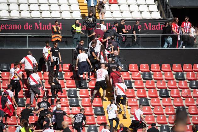ESP LaLiga EA Sports Rayo Vallecano vs. Athletic Club The National Police cleared Rayo Vallecano fans from the stadium following the suspension of the LaLiga EA Sports match between Rayo Vallecano and Athletic Club, played at Vallecas Stadium in Madrid on October 10, 2026, in Spain. Spain Soccer Copyright: xAgenciaxLOFx