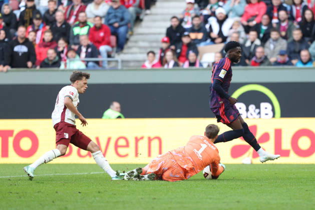 Manuel Neuer, FC Bayern Munich, 01, with Alphonso Davies, FC Bayern Munich, 19, and Robin Fellhauer, FC Augsburg, 19, GER, FC Augsburg vs. FC Bayern Munich, Soccer, Bundesliga, Matchday 5, 2026–2027 Season, October 10, 2026, DFL and DFB regulations prohibit any use of photographs as image sequences and or quasi-video, GER, FC Augsburg vs. FC Bayern Munich, soccer, Bundesliga, Matchday 5, 2026–2027 season, October 10, 2026, Augsburg Copyright: xEibner-Pressefoto JennixMaulx EP_JML