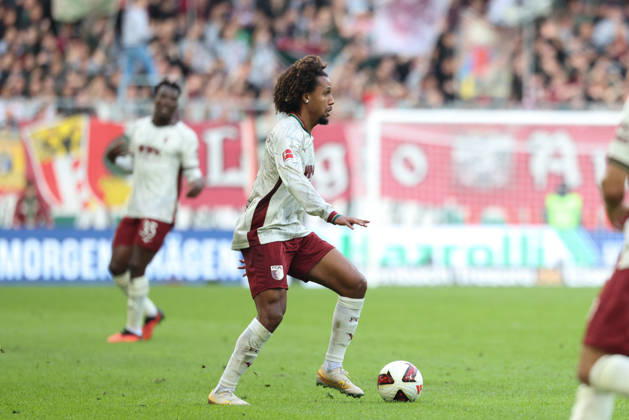 Han Noah Massengo, FC Augsburg, No. 04 with the ball, GER, FC Augsburg vs. FC Bayern Munich, Soccer, Bundesliga, Matchday 5, 2026–2027 Season, October 10, 2026, DFL and DFB regulations prohibit any use of photographs as image sequences and or quasi-video, GER, FC Augsburg vs. FC Bayern Munich, soccer, Bundesliga, Matchday 5, 2026–2027 season, October 10, 2026, Augsburg Copyright: xEibner-Pressefoto JennixMaulx EP_JML