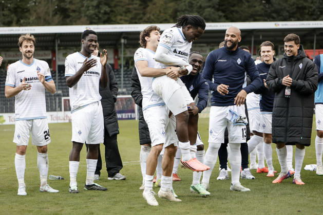 October 10, 2026, xhettx, Soccer 3rd Division, SG Sonnenhof Grossaspach vs. SV Waldhof Mannheim – Celebrating with the fans after the game, Nolan Muteba of SV Waldhof Mannheim, No. 29, takes center stage during the celebration