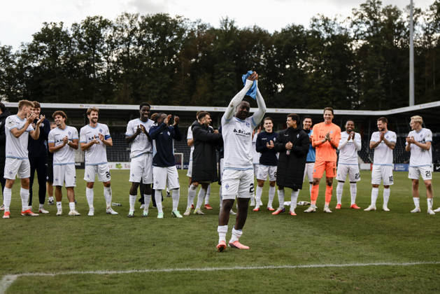 October 10, 2026, xhettx, Soccer 3rd Division, SG Sonnenhof Grossaspach vs. SV Waldhof Mannheim – Celebrating with the fans after the game, Nolan Muteba of SV Waldhof Mannheim, No. 29, takes center stage during the celebration
