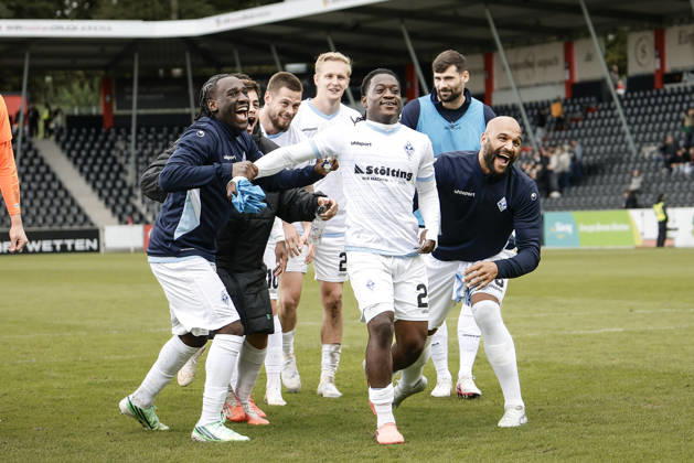 October 10, 2026, xhettx, Soccer 3rd Division, SG Sonnenhof Grossaspach vs. SV Waldhof Mannheim – Celebrating with the fans after the game, Nolan Muteba of SV Waldhof Mannheim, No. 29, takes center stage during the celebration