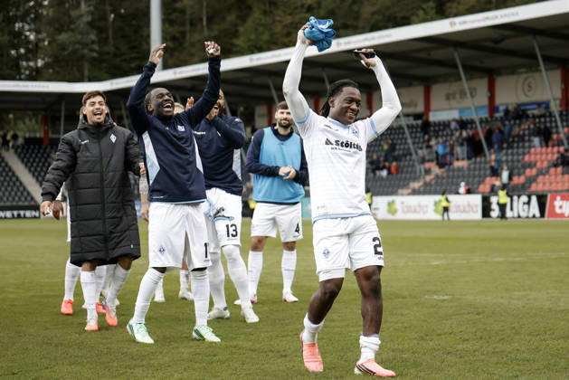 October 10, 2026, xhettx, Soccer 3rd Division, SG Sonnenhof Grossaspach vs. SV Waldhof Mannheim – Celebrating with the fans after the game, Nolan Muteba of SV Waldhof Mannheim, No. 29, takes center stage during the celebration