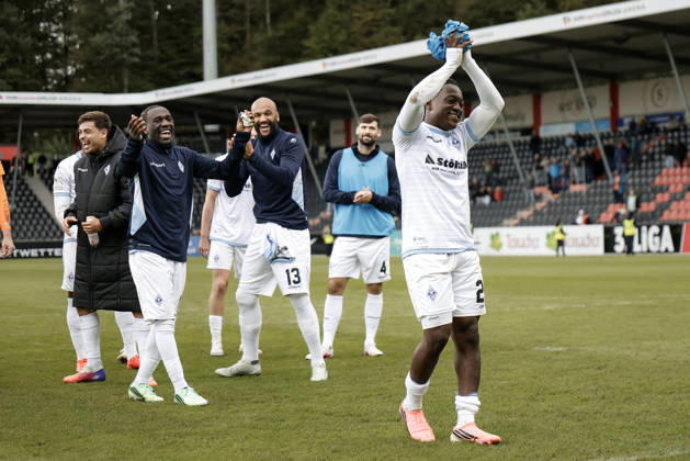 October 10, 2026, xhettx, Soccer 3rd Division, SG Sonnenhof Grossaspach vs. SV Waldhof Mannheim – Celebrating with the fans after the game, Nolan Muteba of SV Waldhof Mannheim, No. 29, takes center stage during the celebration