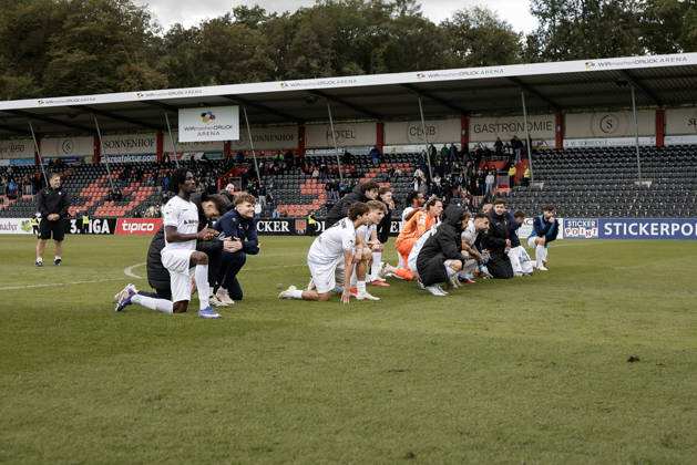 October 10, 2026, xhettx, Soccer 3rd Division, SG Sonnenhof Grossaspach vs. SV Waldhof Mannheim – Celebrating with the fans after the game,