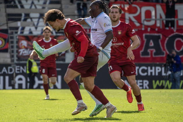 October 10, 2026, xerix, Soccer 3rd Division, SG Sonnenhof Großaspach vs. SV Waldhof Mannheim: A tackle between Darnell Keumo Owono (SV Waldhof Mannheim) and Nikos Zografakis (SG Sonnenhof Großaspach)