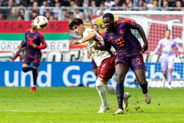 Rodrigo Ribeiro (FC Augsburg) and Dayot Upamecano (FC Bayern Munich) in a tackle, FC Augsburg vs. FC Bayern Munich, Bundesliga, Soccer, Bundesliga 1, Matchday 5, October 10, 2026. DFL regulations prohibit any use of photographs as image sequences and or quasi-video. Copyright: xkolbert-press PeterxFastlx