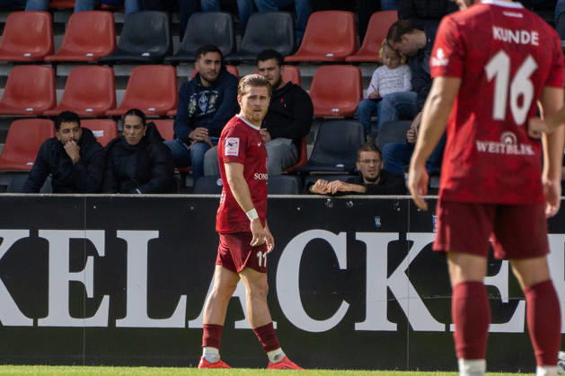 October 10, 2026, xerix, Soccer 3rd Division, SG Sonnenhof Großaspach vs. SV Waldhof Mannheim; left: Tim Rossmann of SG Sonnenhof Großaspach taking a free kick in Aspach