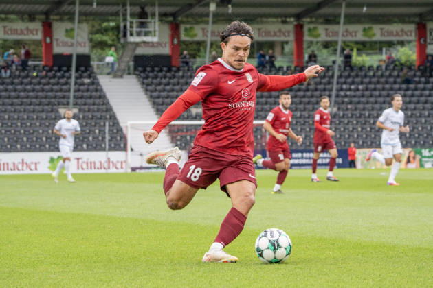 October 10, 2026, xerix, Soccer 3rd Division, SG Sonnenhof Großaspach vs. SV Waldhof Mannheim; Niklas Pöllex of SG Sonnenhof Großaspach takes a shot in Aspach