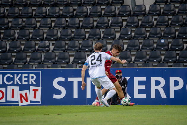 October 10, 2026, xerix, Soccer 3rd Division, SG Sonnenhof Großaspach vs. SV Waldhof Mannheim: A tackle between Lukas Klünter of SV Waldhof Mannheim and Luca Damiano Molinari of SG Sonnenhof Großaspach