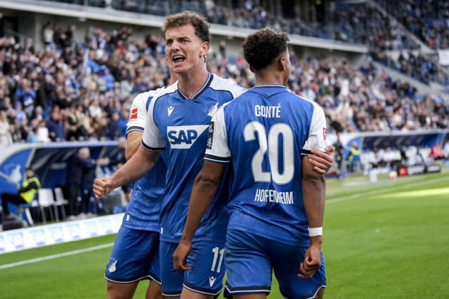 v li Tim Lemperle Hoffenheim, 19, Fisnik Asllani Hoffenheim, 11, Bambase Conte Hoffenheim, 20, TSG 1899 Hoffenheim players celebrating the goal that made it 2–1, Celebration, Goal celebration, Goal scored, celebrate the goal, goal, celebration, celebrating the goal, Rejoicing, Joy, happy, optimistic, positive, Game scene, Highlight, Action, 10 10 2026, Sinsheim, Germany, soccer, Bundesliga, TSG 1899 Hoffenheim vs. Hamburger SV, DFB and DFL regulations prohibit any use of photographs as image sequences and or quasi-video xozx