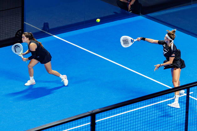 Sport Bilder des Tages DÜSSELDORF, GERMANY - 10 OCTOBER 2026: Image shows Beatriz Gonzalez Fernandez (ESP) and Paula Josemaria Martin (ESP) during CUPRA Germany Premier Padel P2 2026 Day 7: Semifinals at CASTELLO Düsseldorf on 10 10 2026 in Düsseldorf, Germany. Germany Copyright: xFröhlichxPascalx