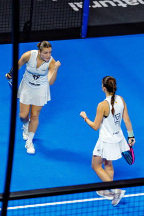 DÜSSELDORF, GERMANY - 10 OCTOBER 2026: Image shows the celebration of Martina Calvo (ESP) and Claudia Fernandez Sanchez (ESP) during CUPRA Germany Premier Padel P2 2026 Day 7: Semifinals at CASTELLO Düsseldorf on 10 10 2026 in Düsseldorf, Germany. Germany Copyright: xFröhlichxPascalx