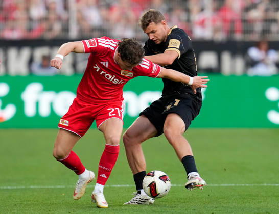 Tim Skarke, 1. FC Union Berlin, 21, in a tackle with Lasse Guenther, SV Elversberg, 21, GER; 1. FC Union Berlin vs. SV Elversberg, Bundesliga 1, Matchday 5, 2026–27 season, Stadion An der Alten Foersterei, Berlin, October 10, 2026. DFL regulations prohibit any use of photographs as image sequences and or quasi-video. 1. FC Union Berlin vs. SV Elversberg, 1 Bundesliga, Matchday 5, 2026–27 Season, October 10, 2026, Berlin Copyright: xEibner-Pressefoto ScottxColemanx EP_SCN