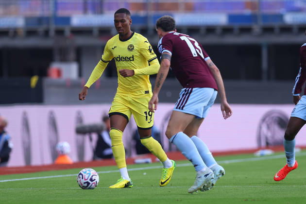 Aston Villa v Brentford, Premier League Jaidon Anthony of Brentford FC looks to get past Matteo Ruggeri of Aston Villa during the Aston Villa v Brentford Premier League match at Villa Park, Birmingham, England on 10 October 2026 Credit: Ryan Crockett Every Second Media Editorial use only. All images are copyright Every Second Media Limited. No images may be reproduced without prior permission. All rights reserved. Premier League and Football League images are subject to licensing agreements with Football DataCo Limited. see https: www.football-dataco.com Copyright: xIMAGO EveryxSecondxMediax ESM-2212-0062 RyanxCrockettx xEveryxSecondxMediax