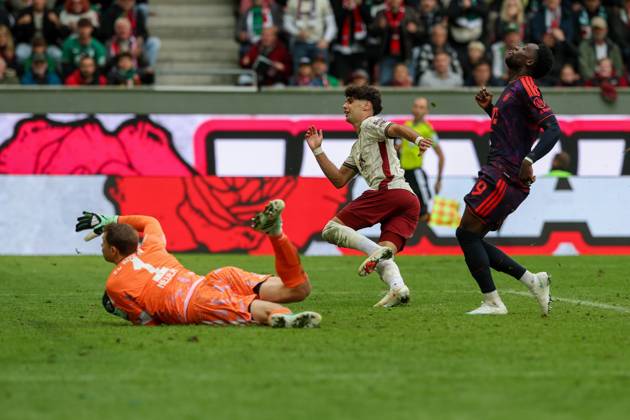 Rodrigo Ribeiro (9, FC Augsburg) scores the goal to make it 2–1; Manuel Neuer (1, FC Bayern Munich); Alphonso Davies (19, FC Bayern Munich); FC Augsburg vs. FC Bayern Munich; soccer; Bundesliga 1, Matchday 5, October 10, 2026. DFB and DFL regulations prohibit any use of photographs as image sequences and or quasi-video. Augsburg, Bayern, Germany Copyright: xkolbert-press ChristianxKolbertx