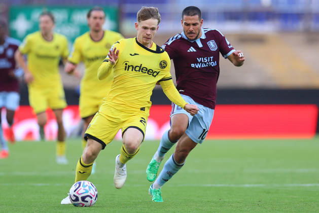 Aston Villa v Brentford, Premier League Keane Lewis-Potter of Brentford FC and Emiliano Buendia of Aston Villa battles for possession during the Aston Villa v Brentford Premier League match at Villa Park, Birmingham, England on 10 October 2026 Credit: Ryan Crockett Every Second Media Editorial use only. All images are copyright Every Second Media Limited. No images may be reproduced without prior permission. All rights reserved. Premier League and Football League images are subject to licensing agreements with Football DataCo Limited. see https: www.football-dataco.com Copyright: xIMAGO EveryxSecondxMediax ESM-2212-0067 RyanxCrockettx xEveryxSecondxMediax