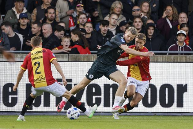 DEVENTER - Alfons Sampsted of Go Ahead Eagles, Milan Zonneveld of Sparta Rotterdam, Giovanni van Zwam of Go Ahead Eagles (lr) during the Dutch Eredivisie match between Go Ahead Eagles and Sparta Rotterdam at De Adelaarshorst on 10 October 2026 in Deventer, the Netherlands. BART STOUTJESDIJK ANP Eredivisie 2026 27 xVIxANPxSportx xxANPxIVx 572026740 originalFilename: 572026740