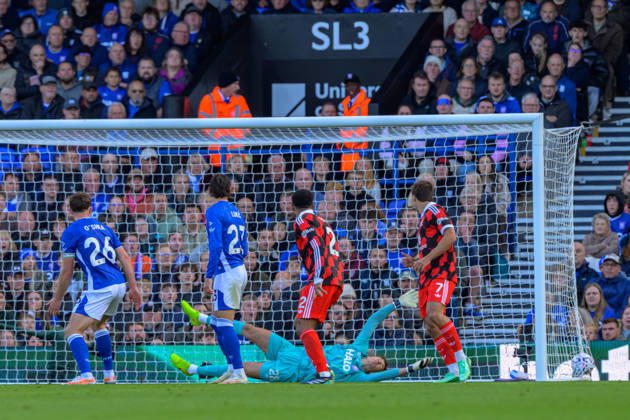 IPSWICH, ENGLAND OCTOBER 10 - Ryan Sessegnon of Fulham scores the team s first goal to make score 1-0 during the Premier League game between Ipswich Town and Fulham at Portman Road on October 10, 2026 in Ipswich, England. (Photo by Keeran Marquis Sports Press Photo) Copyright: xKeeranxMarquis SPPx Sportspressphoto_SPR250882