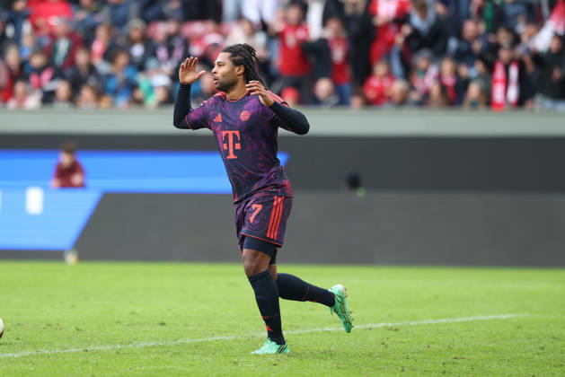 Serge Gnabry, FC Bayern Munich, 07, looks annoyed, GER, FC Augsburg vs. FC Bayern Munich, Soccer, Bundesliga, Matchday 5, 2026–2027 Season, October 10, 2026, DFL and DFB regulations prohibit any use of photographs as image sequences and or quasi-video, GER, FC Augsburg vs. FC Bayern Munich, soccer, Bundesliga, Matchday 5, 2026–2027 season, October 10, 2026, Augsburg Copyright: xEibner-Pressefoto JennixMaulx EP_JML