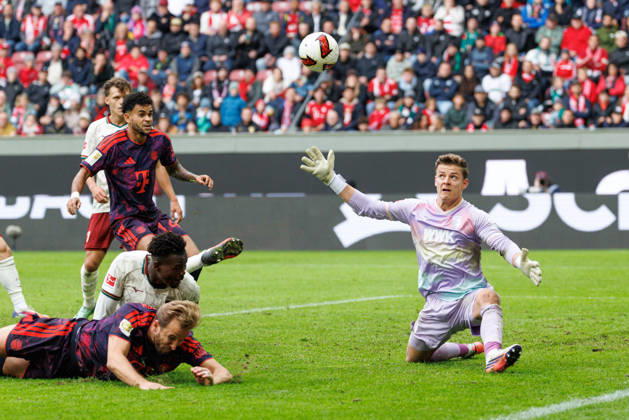 Finn Dahmen 1, FC Augsburg prevents the goal that would have tied the score at 2–2 in the match between FC Augsburg and FC Bayern Munich, Soccer, Men s, Bundesliga, 2026–2027, Matchday 5 on October 10, 2026, in Augsburg, WWK ARENA. DFL and DFB regulations prohibit any use of photographs as image sequences and or quasi-video. Bayern, Germany