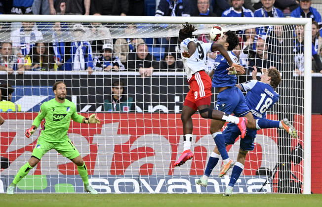 GOAL: 2-2 Terem Moffi, Hamburger SV (HSV) 09, shot on goal, scoring chance, header duel, tackle against Ozan Kabak, TSG 1899 Hoffenheim 05, Wouter Burger, TSG 1899 Hoffenheim 18, goalkeeper Oliver Baumann, TSG 1899 Hoffenheim 01 TSG 1899 Hoffenheim vs. Hamburger SV HSV 10 10 2026 DFL regulations prohibit any use of photographs as image sequences and or quasi-video TSG 1899 Hoffenheim vs. Hamburger SV (HSV)