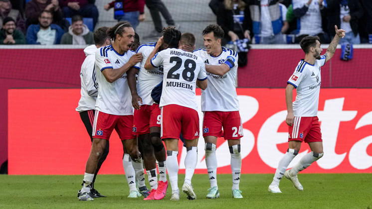 Hamburger SV (HSV) players celebrate the goal that tied the score at 2–2, Celebration, goal celebration, goal scored, celebrating the goal, goal, celebration, cheering the goal, joy, happiness, happy, optimistic, positive, game scene, highlight, action, 10 10 2026, Sinsheim, Germany, soccer, Bundesliga, TSG 1899 Hoffenheim, Hamburger SV, DFB and DFL regulations prohibit any use of photographs as image sequences and or quasi-video xozx