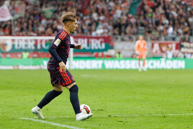 Lennart Karl, 42, FC Bayern Munich, during the match between FC Augsburg and FC Bayern Munich, soccer, men s, Bundesliga, 2026–2027, Matchday 5 on October 10, 2026, in Augsburg, WWK ARENA. DFL and DFB regulations prohibit any use of photographs as image sequences and or quasi-video. Bayern, Germany