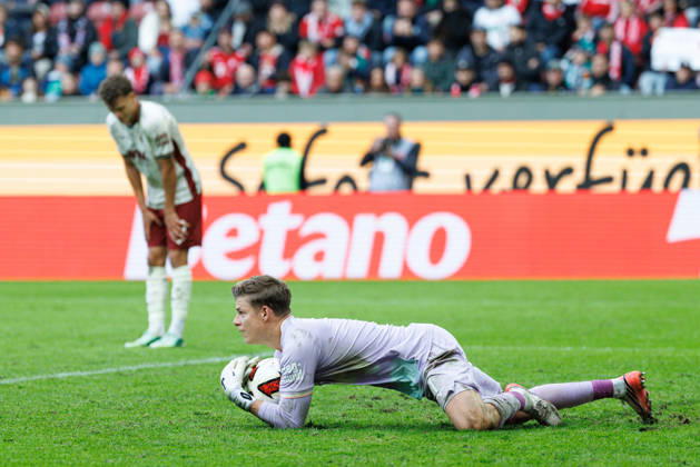 Finn Dahmen 1, FC Augsburg, makes a confident save during the match between FC Augsburg and FC Bayern Munich, Soccer, Men s, Bundesliga, 2026–2027, Matchday 5 on October 10, 2026, in Augsburg, WWK ARENA. DFL and DFB regulations prohibit any use of photographs as image sequences and or quasi-video. Bavaria, Germany