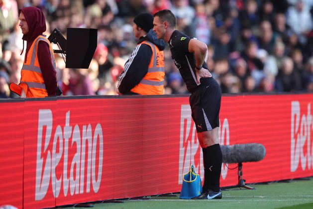 Sunderland v Brighton and Hove Albion - Premier League 2026 27 Referee Thomas Bramall checks VAR during the Premier League 2026 27 match between Sunderland and Brighton & Hove Albion at Stadium of Light on October 10, 2026 in Sunderland, England. WARNING! This Photograph May Only Be Used For Newspaper And Or Magazine Editorial Purposes. May Not Be Used For Publications Involving 1 player, 1 Club Or 1 Competition Without Written Authorisation From Football DataCo Ltd. For Any Queries, Please Contact Football DataCo Ltd on +44 (0) 207 864 9121 Sunderland Stadium of Light England United Kingdom Copyright: xAllstarxPicturexLibraryxLtdx