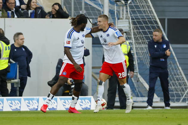 Hamburger SV celebrates Terem Moffi s goal to tie the game at 2–2; Hamburger SV, 09; joy, excitement, positive emotions, goal, Germany, soccer, Bundesliga 1, Matchday 5, 2026–2027, TSG Hoffenheim vs. Hamburger SV, October 10, 2026, Sinsheim SNP Arena, Germany Copyright: xGrantxHubbsx