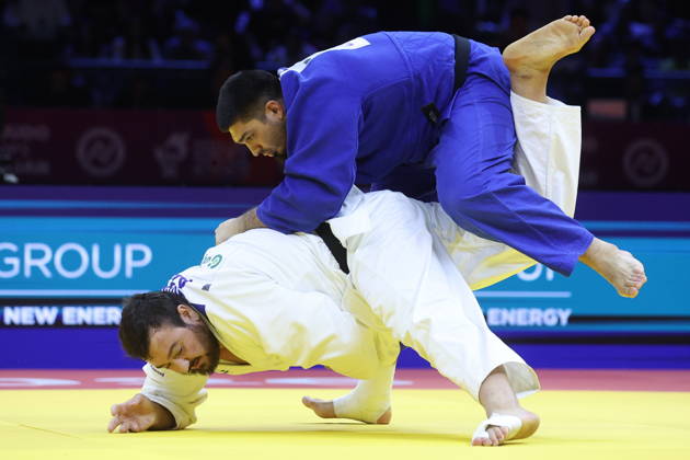AZERBAIJAN, BAKU - OCTOBER 10, 2026: Azerbaijan s Dzhamal Gamzatkhanov (top) and Kanan Nasibov fight in their heavyweight bout during the 2026 World Judo Championships at the National Gymnastics Arena. Mikhail Sinitsyn TASS 99047907