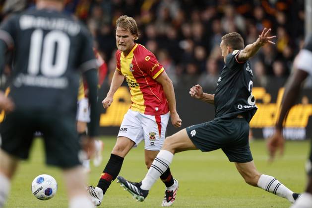 DEVENTER - (lr) Melle Meulensteen of Go Ahead Eagles, Jens Toornstra of Sparta Rotterdam during the Dutch Eredivisie match between Go Ahead Eagles and Sparta Rotterdam at De Adelaarshorst on October 10, 2026 in Deventer, the Netherlands. BART STOUTJESDIJK ANP Eredivisie 2026 27 xVIxANPxSportx xxANPxIVx 572029342 originalFilename: 572029342