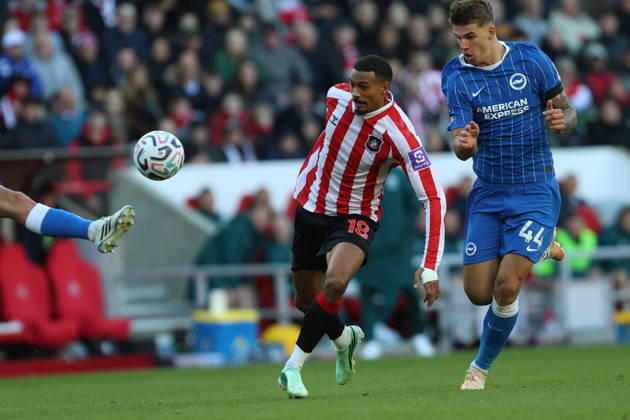 10th October 2026; Stadium of Light, Sunderland, England; Premier League Football, Sunderland versus Brighton and Hove Albion; Wilson Isidor of Sunderland holds off Luka Vuskovic of Brighton and Hove Albion DavexLofthouse
