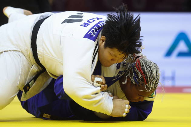 AZERBAIJAN, BAKU - OCTOBER 10, 2026: South Korea s Lee Hyeon-ji (L) and France s Romane Dicko fight in their heavyweight bout during the 2026 World Judo Championships at the National Gymnastics Arena 2026 World Judo Championships In Baku - ZUMAt113 20261010_zaa_t113_402 Copyright: xMikhailxSinitsynx