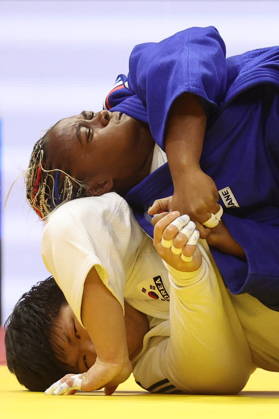 AZERBAIJAN, BAKU - OCTOBER 10, 2026: France s Romane Dicko (top) and South Korea s Lee Hyeon-ji fight in their heavyweight bout during the 2026 World Judo Championships at the National Gymnastics Arena 2026 World Judo Championships In Baku  - ZUMAt113 20261010_zaa_t113_403 Copyright: xMikhailxSinitsynx