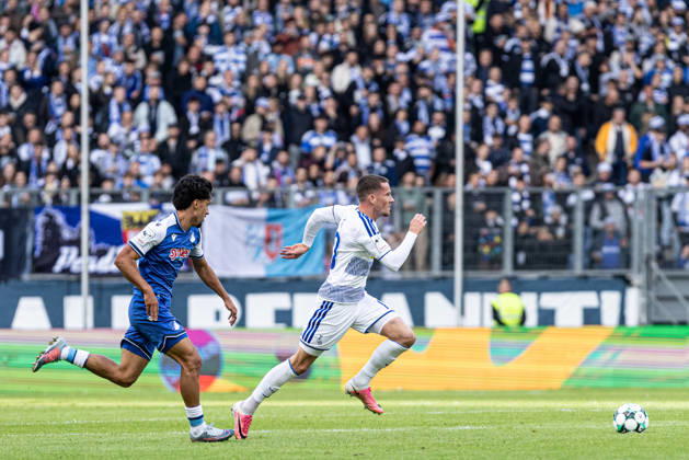 3rd Division: MSV Duisburg vs. TSG Hoffenheim II, October 10, 2026; Yasin Zor (TSG Hoffenheim II), 10, Christian Viet MSV Duisburg, 10 3rd Division Matchday 8 MSV Duisburg vs. TSG Hoffenheim II Schauinsland Reisen Arena, Duisburg, October 10, 2026 DFB regulations prohibit any use of photographs as image sequences and or quasi-video Copyright: xBEAUTIFULxSPORTS Buriakovx