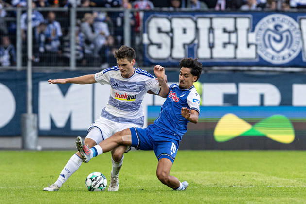 3rd Division: MSV Duisburg vs. TSG Hoffenheim II, October 10, 2026, Martin Ens (MSV Duisburg), 4, Christian Viet MSV Duisburg, 10 3rd Division Matchday 8 MSV Duisburg vs. TSG Hoffenheim II at Schauinsland Reisen Arena, Duisburg, October 10, 2026 DFB regulations prohibit any use of photographs as image sequences and or quasi-video Copyright: xBEAUTIFULxSPORTS Buriakovx