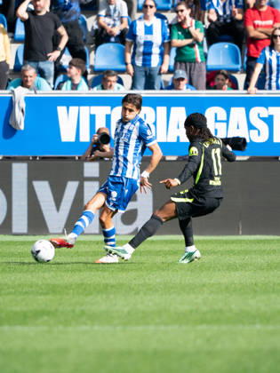 ESP LaLiga EA Sports: Deportivo Alavés vs. Atlético Madrid — Nahuel Tenaglia of Deportivo Alavés during the LaLiga EA Sports match between Deportivo Alavés and Atlético Madrid, played at Mendizorroza Stadium in Vitoria-Gasteiz on October 10, 2026, in Spain. VITORIA-GASTEIZ, Spain. Soccer Copyright: xAgenciaxLOFx