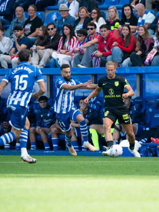ESP LaLiga EA Sports: Deportivo Alavés vs. Atlético Madrid — Abde Rebbach of Deportivo Alavés and Marcos Llorente of Atlético Madrid during the LaLiga EA Sports match between Deportivo Alavés and Atlético Madrid, played at Mendizorroza Stadium in Vitoria-Gasteiz on October 10, 2026 in Spain VITORIA GASTEIZ Spain Soccer Copyright: xAgenciaxLOFx