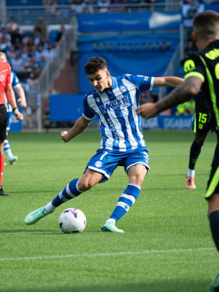 ESP LaLiga EA Sports: Deportivo Alavés vs. Atlético Madrid — Ángel Pérez of Deportivo Alavés during the LaLiga EA Sports match between Deportivo Alavés and Atlético Madrid, played at Mendizorroza Stadium in Vitoria-Gasteiz on October 10, 2026, in Spain. VITORIA-GASTEIZ, Spain. Soccer Copyright: xAgenciaxLOFx