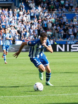 ESP LaLiga EA Sports: Deportivo Alavés vs. Atlético Madrid — Ángel Pérez of Deportivo Alavés during the LaLiga EA Sports match between Deportivo Alavés and Atlético Madrid, played at Mendizorroza Stadium in Vitoria-Gasteiz on October 10, 2026, in Spain. VITORIA-GASTEIZ, Spain. Soccer Copyright: xAgenciaxLOFx