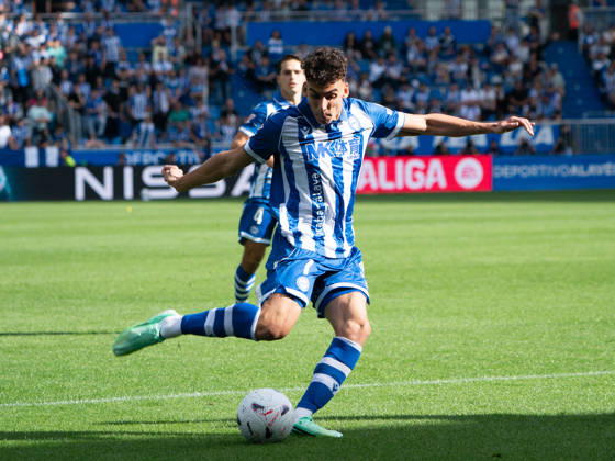 ESP LaLiga EA Sports: Deportivo Alavés vs. Atlético Madrid — Ángel Pérez of Deportivo Alavés during the LaLiga EA Sports match between Deportivo Alavés and Atlético Madrid, played at Mendizorroza Stadium in Vitoria-Gasteiz on October 10, 2026, in Spain. VITORIA-GASTEIZ, Spain. Soccer Copyright: xAgenciaxLOFx