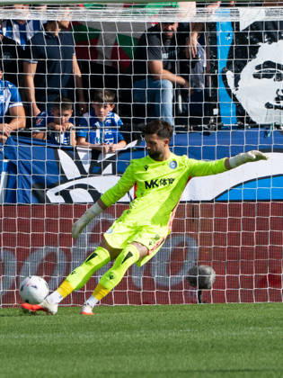 ESP LaLiga EA Sports: Deportivo Alavés vs. Atlético Madrid — Antonio Sivera of Deportivo Alavés during the LaLiga EA Sports match between Deportivo Alavés and Atlético Madrid, played at Mendizorroza Stadium in Vitoria-Gasteiz on October 10, 2026, in Spain. VITORIA-GASTEIZ, Spain. Soccer Copyright: xAgenciaxLOFx