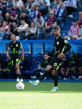 ESP LaLiga EA Sports: Deportivo Alavés vs. Atlético Madrid — Cristian Romero of Atlético Madrid during the LaLiga EA Sports match between Deportivo Alavés and Atlético Madrid, played at Mendizorroza Stadium in Vitoria-Gasteiz on October 10, 2026, in Spain. VITORIA-GASTEIZ, Spain. Soccer Copyright: xAgenciaxLOFx