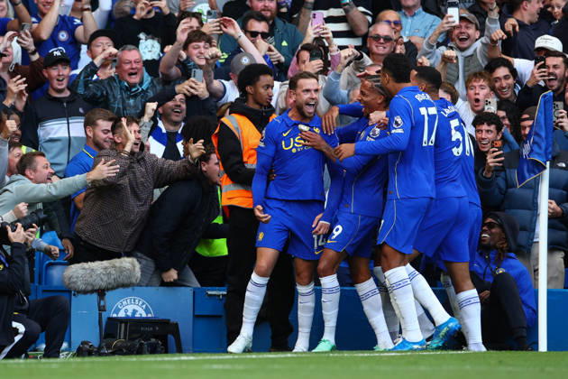 Premier League: Chelsea v AFC Bournemouth LONDON, UK - 10th Oct 2026: Jordan Henderson of Chelsea celebrates scoring his side s fifth goal with team mates during the Premier League match between Chelsea FC and AFC Bournemouth at Stamford Bridge London Stamford Bridge England United Kingdom Copyright: xCraigxMercerx xPeakxActionxPhotosx