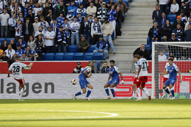2 3 Goal for Hamburger SV by Miro Muheim, Hamburger SV, 28, shot on goal, attempt, goal scored, goal, hit, Germany, soccer, Bundesliga 1, Matchday 5, 2026–2027, TSG Hoffenheim vs. Hamburger SV, October 10, 2026, Sinsheim SNP Arena, Germany Copyright: xGrantxHubbsx